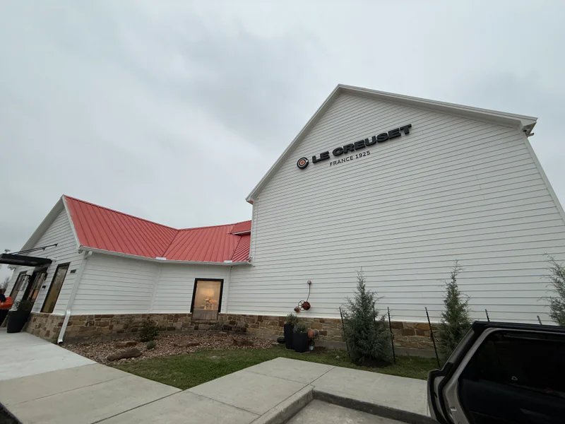 Le Creuset Conroe is a knife store in Conroe, Texas featuring Custom, Kitchen knives and knife sharpening.
