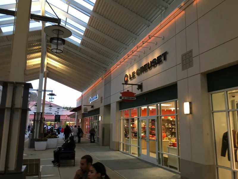 Le Creuset Outlet Store is a knife store in Aurora, Illinois with a wide selection of knives and sharpening.