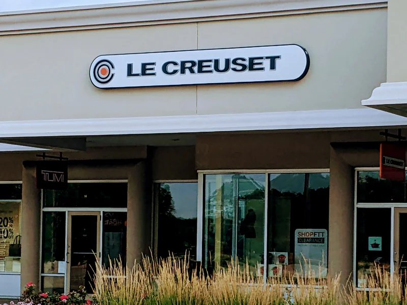 Le Creuset Outlet Store is a knife store in Kenosha, Wisconsin featuring Custom knives and knife sharpening.
