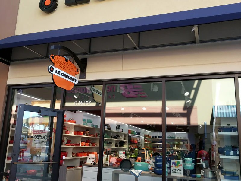 Le Creuset Outlet Store is a knife store in Little Rock, Arkansas featuring Custom knives and knife sharpening.