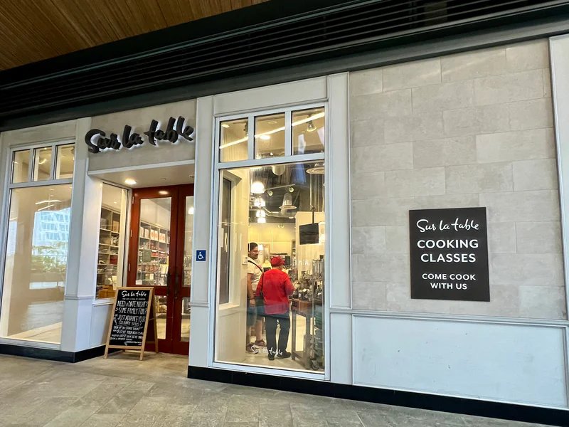 Sur La Table is a knife store in Miami, Florida featuring Chef, Mac, Kitchen knives and knife sharpening.