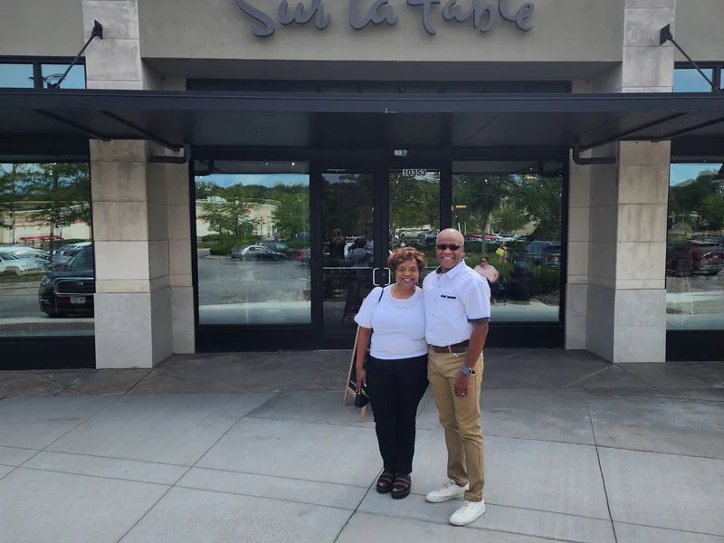Sur La Table is a knife store in Omaha, Nebraska featuring Chef, Kitchen knives and knife sharpening.