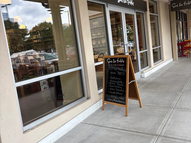 Sur La Table is a knife store in Raleigh, North Carolina featuring Chef, Mac, Kitchen knives and knife sharpening.