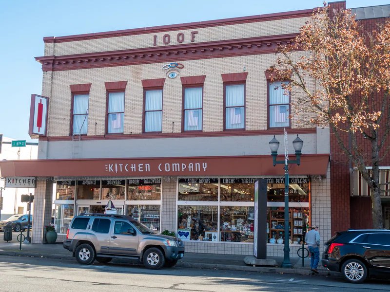 The Kitchen Company is a knife store in Grants Pass, Oregon featuring Kitchen, Custom, Chef knives and knife sharpening.