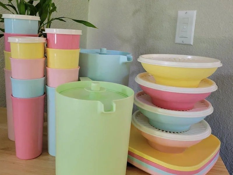 Tupperware By Becky Duvall is a knife store in Washburn, North Dakota with a wide selection of knives.
