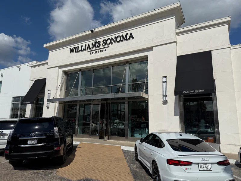 Williams-Sonoma is a knife store in Houston, Texas featuring Mac, Custom knives and knife sharpening.