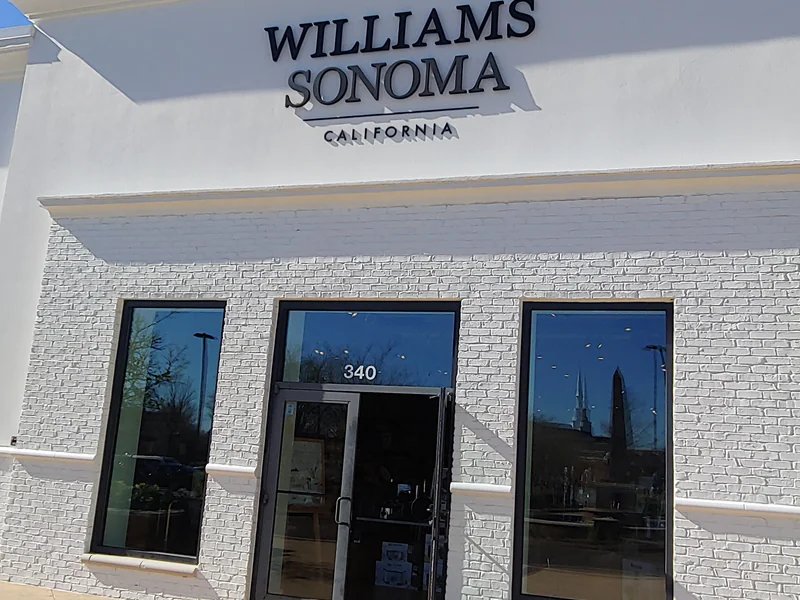 Williams-Sonoma is a knife store in Mobile, Alabama featuring Mac, Custom knives and knife sharpening.