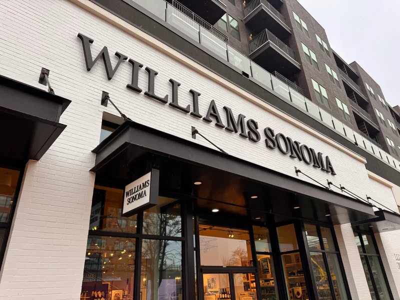 Williams-Sonoma is a knife store in Oklahoma City, Oklahoma featuring Mac, Kitchen, Chef knives and knife sharpening.