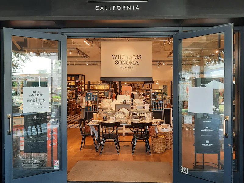 Williams-Sonoma is a knife store in Phoenix, Arizona featuring Custom, Kitchen knives and knife sharpening.