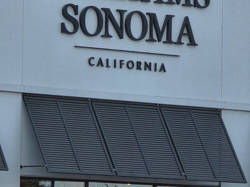Williams-Sonoma is a knife store in San Antonio, Texas featuring Mac, Kitchen, Custom knives and knife sharpening.