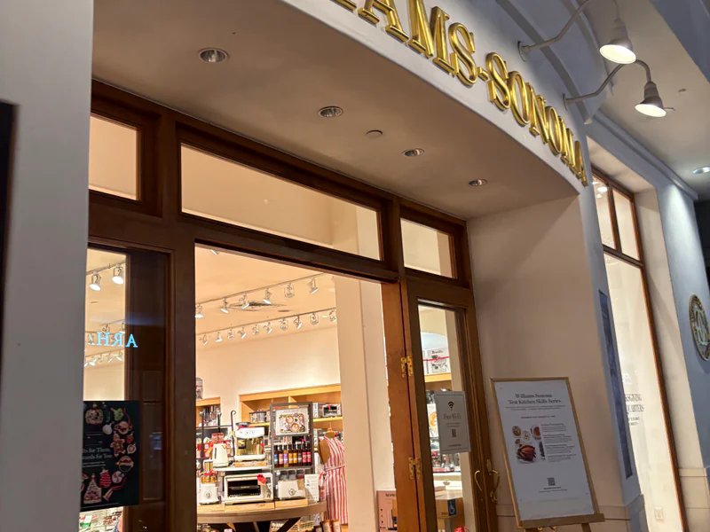 Williams-Sonoma is a knife store in San Diego, California featuring Mac, Custom knives and knife sharpening.