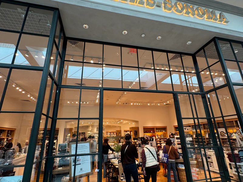 Williams-Sonoma is a knife store in San Jose, California featuring Custom, Kitchen knives.