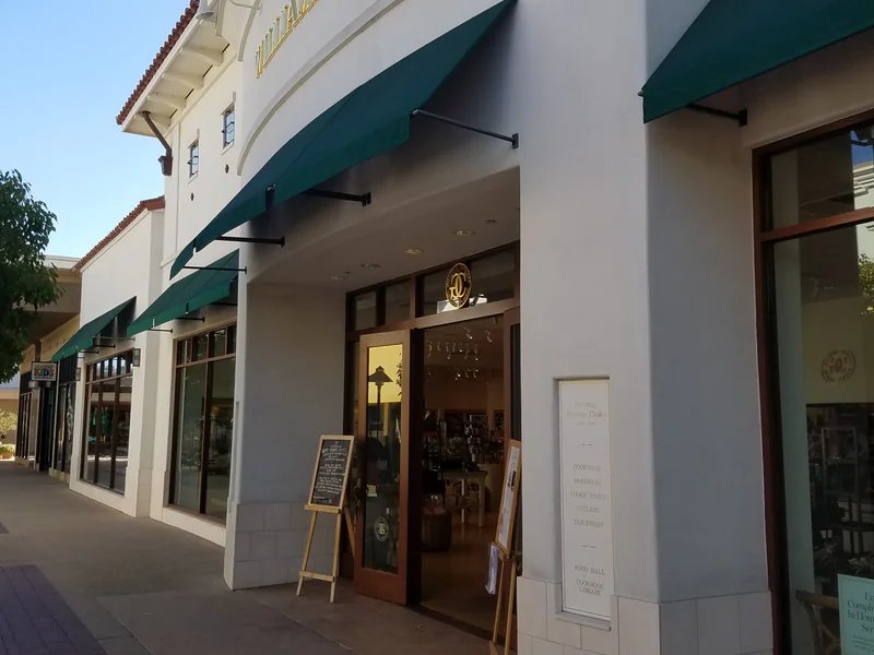 Williams-Sonoma is a knife store in Santa Barbara, California featuring Mac, Custom knives and knife sharpening.