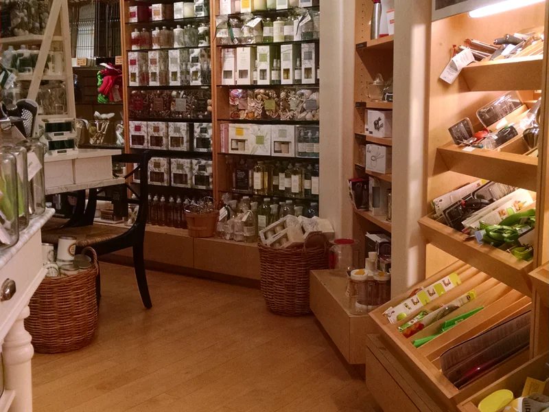 Williams-Sonoma is a knife store in Wilmington, North Carolina featuring Custom, Mac knives and knife sharpening.