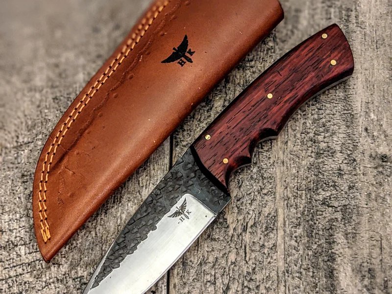 HomeTown Knives is a knife store in Apple River, Illinois featuring Damascus, Custom, Hunting knives.