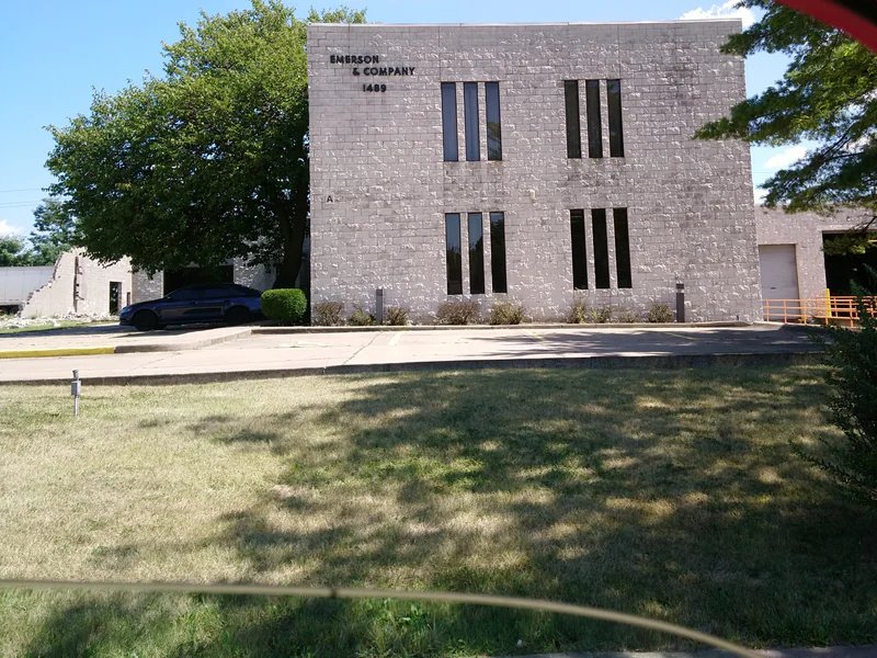Emerson Knife & Grinding Co is a knife store in Akron, Ohio with a wide selection of knives and sharpening.