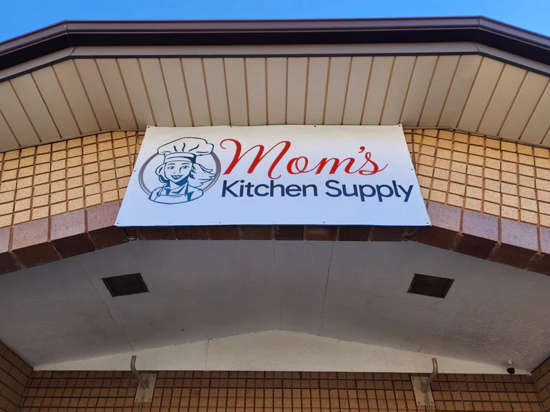 Mom's Kitchen Supply is a knife store in Colorado City, Arizona featuring Kitchen knives.