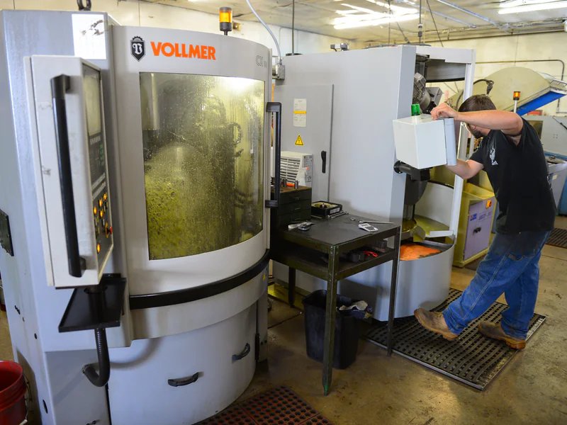 Blade Manufacturing Co is a knife sharpening store in Columbus, Ohio providing blade services.