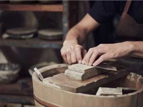 An Edge In The Kitchen is a knife sharpening store in Chapel Hill, North Carolina providing blade services.