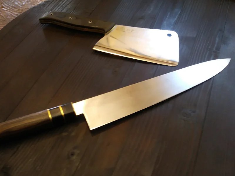 Buffalo Bladeworks is a knife sharpening store in Ardenvoir, Washington providing blade services.