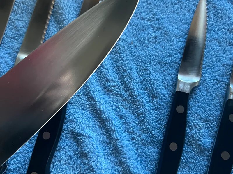 Chef LC Cutlery Mobile Knife Sharpening is a knife sharpening store in Santa Clarita, California providing blade services.