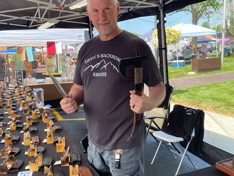 Devil's Backbone Knives is a knife sharpening store in Baxter Springs, Kansas providing blade services.