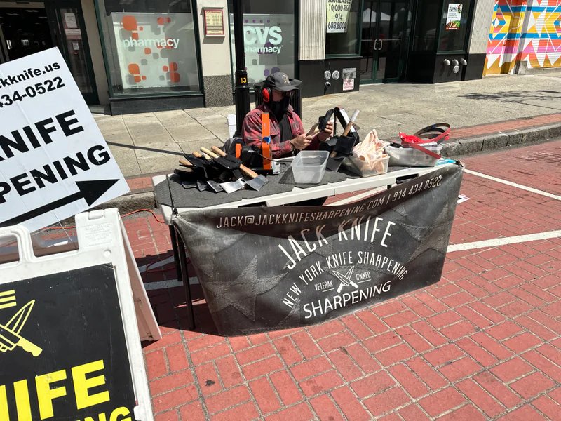 Jack Knife Sharpening is a knife sharpening store in White Plains, New York providing blade services.