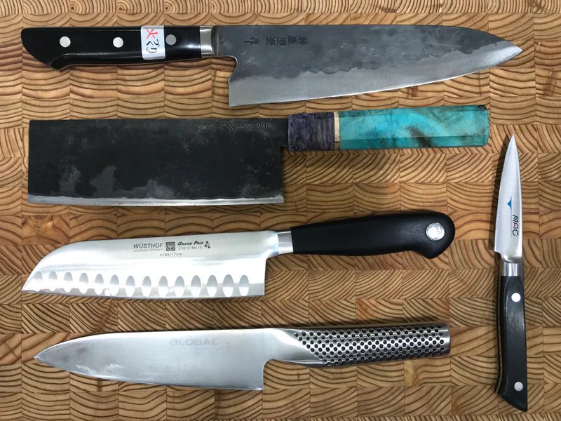 Knife Edge Sharpening Service is a knife sharpening store in Springfield, Illinois providing blade services.