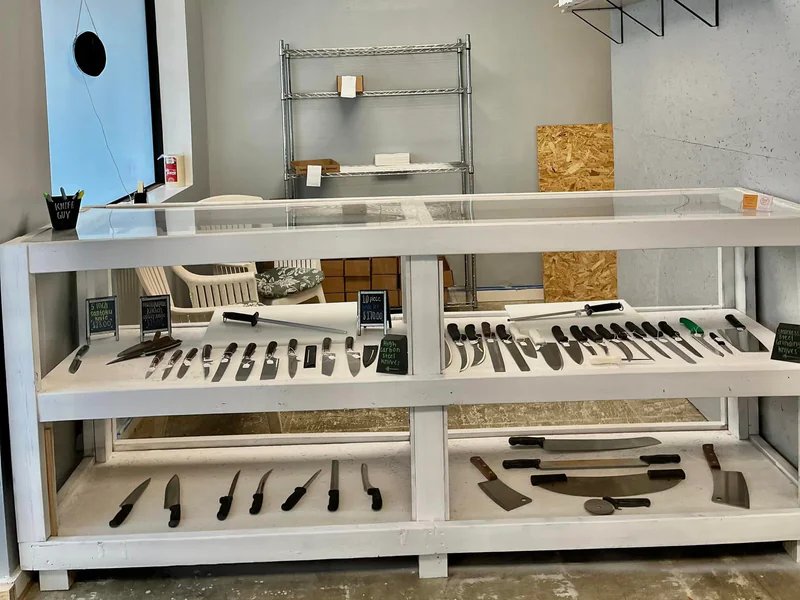 Knife Guy is a knife sharpening store in Bethany Beach, Delaware providing blade services.