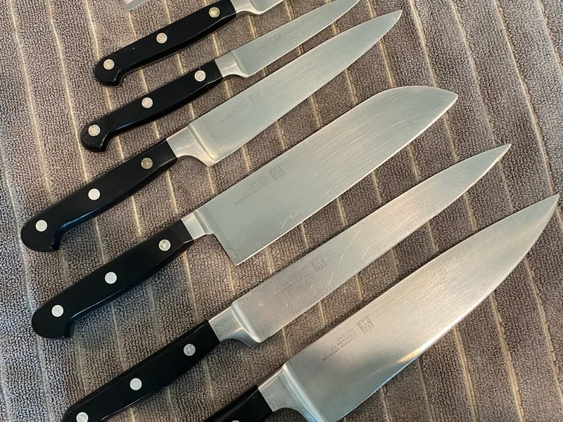 Maximus' Knife Sharpening is a knife sharpening store in Hornbrook, California providing blade services.