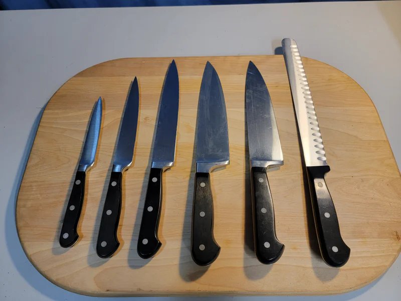 Northern Edge Sharpening is a knife sharpening store in Watersmeet, Michigan providing blade services.