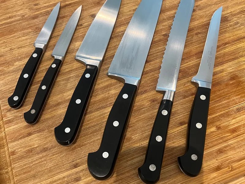Pro Edge Knife Sharpening & Supply is a knife sharpening store in Naples, Florida providing blade services.