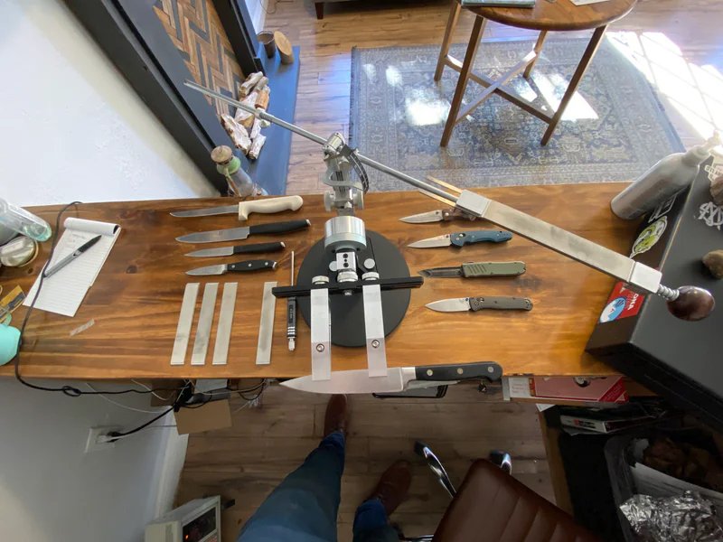 Razor's Edge Sharpening is a knife sharpening store in Yuma, Arizona providing blade services.