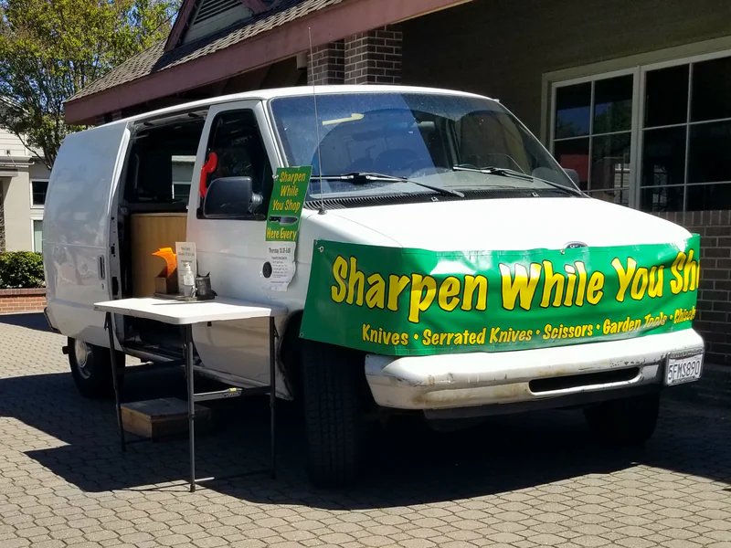 Sharpen While You Shop is a knife sharpening store in San Jose, California providing blade services.