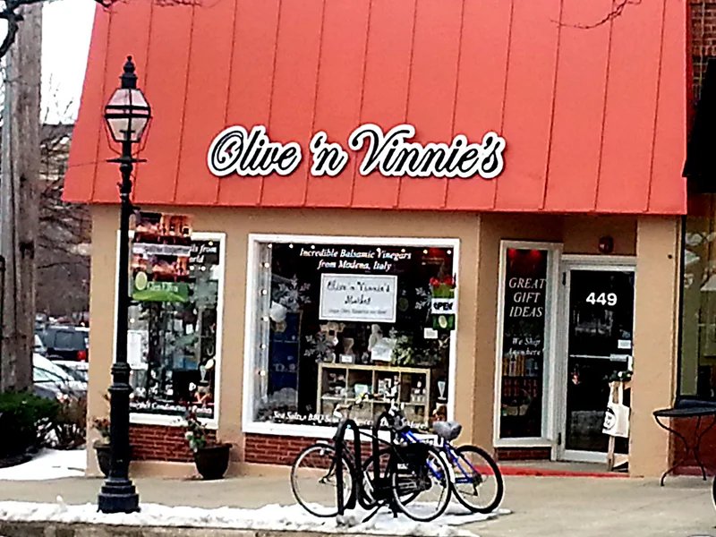 Sharpening Services - Olive 'n Vinnie's, Glen Ellyn is a knife sharpening store in Barry, Illinois providing expert blade services.