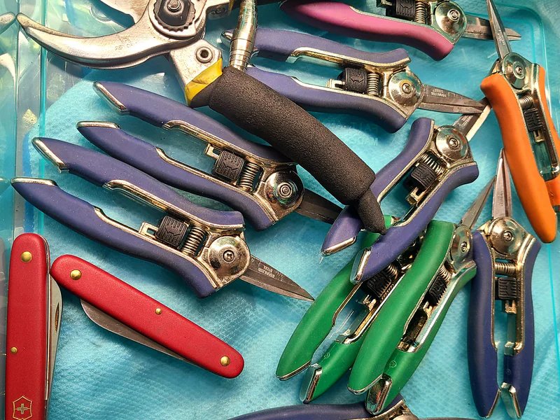 Van Lanen Sharpening Service is a knife sharpening store in Kennewick, Washington providing blade services.