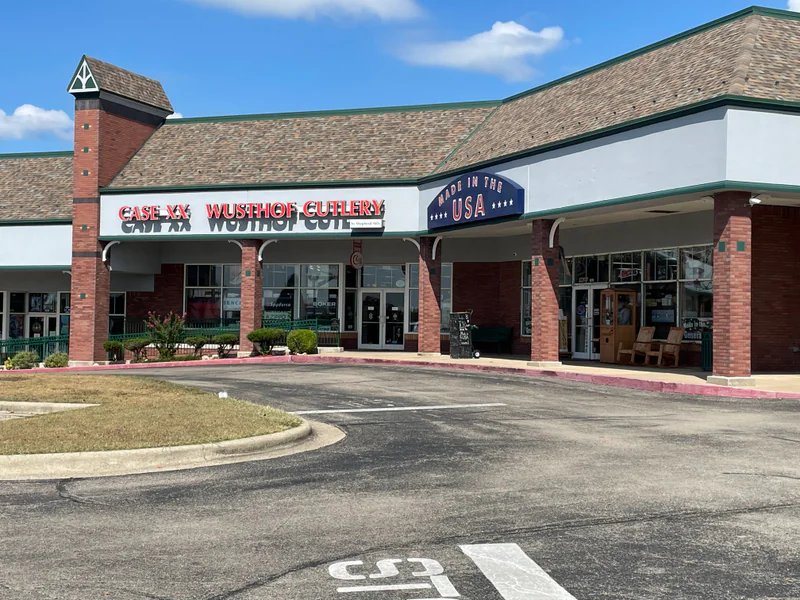 Shepherd Hills Cutlery is a knife store in Branson, Colorado featuring Pocket, Kitchen, Benchmade knives and knife sharpening.