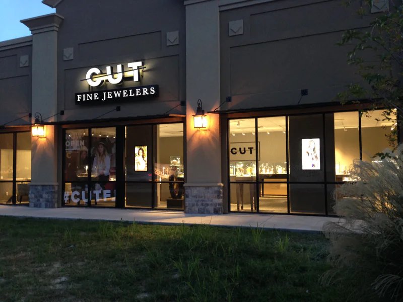 Slice Fine Knives is a knife store in Baton Rouge, Louisiana featuring Custom knives.