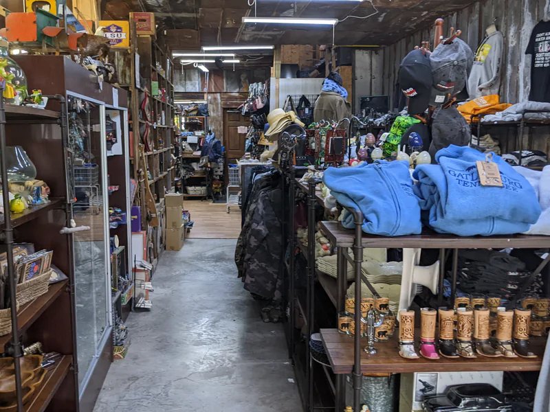 Smoky Mountain Blades is a knife store in Bean Station, Tennessee featuring Damascus, Hunting, Kitchen knives and knife sharpening.