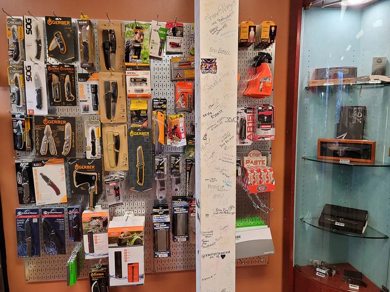Southeast EDC - Everyday Carry is a knife store in Mims, Florida with a wide selection of knives and sharpening.