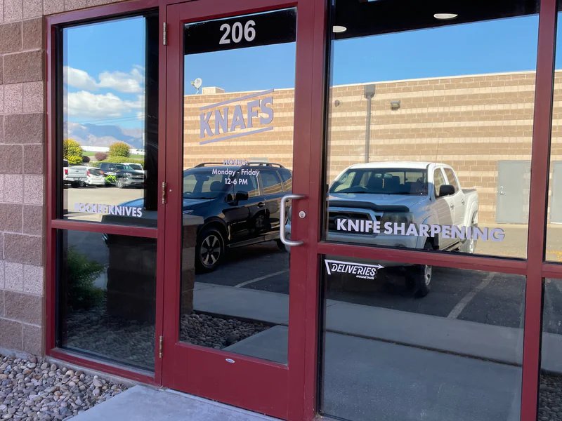 Knafs is a knife store in Aneth, Utah featuring Kershaw, Pocket, Custom knives and knife sharpening.