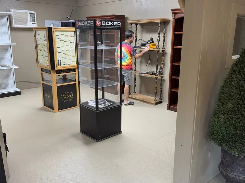 KnifeJoy is a knife store in Bald Knob, Arkansas featuring Custom, Spyderco knives and knife sharpening.