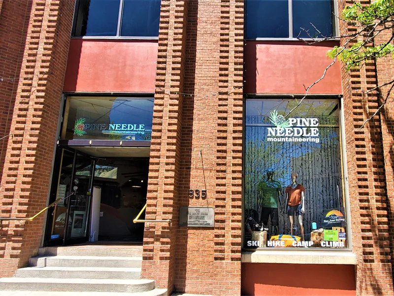 Pine Needle Mountaineering is a knife store in Durango, Colorado featuring Custom knives and knife sharpening.