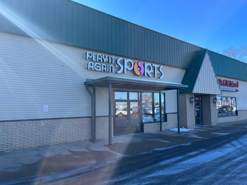 Play It Again Sports of Eau Claire is a knife store in Eau Claire, Wisconsin featuring Chef knives and knife sharpening.