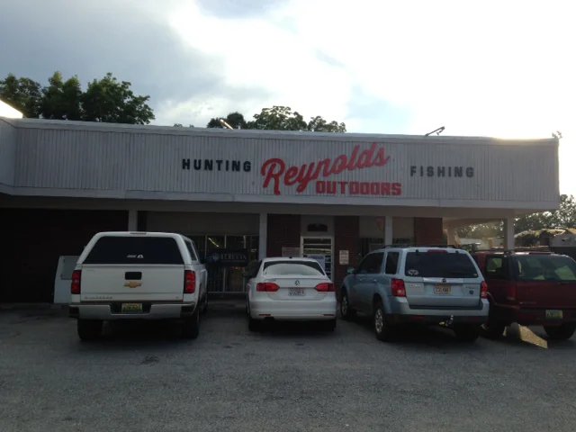 Reynolds Outdoors is a knife store in Reynolds, Georgia featuring Hunting, Custom knives and knife sharpening.