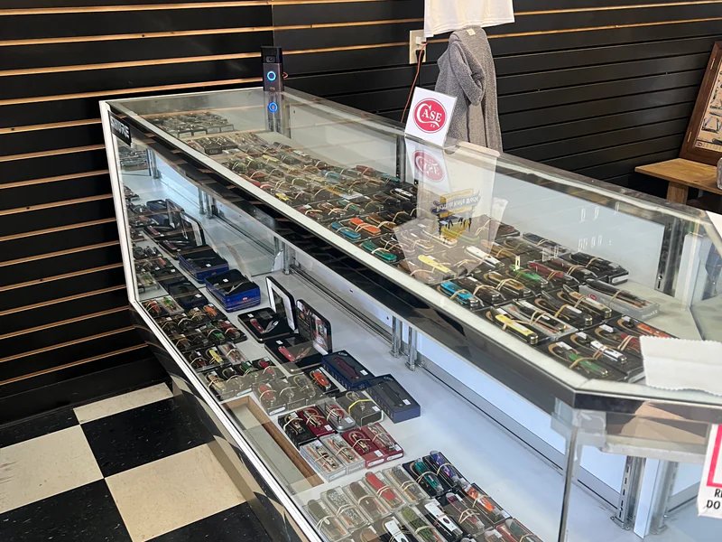 Richard's Knife World is a knife store in Adairville, Kentucky featuring Custom knives and knife sharpening.