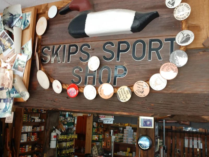 Skip's Sport Shop is a knife store in Grayling, Michigan featuring Hunting knives and knife sharpening.