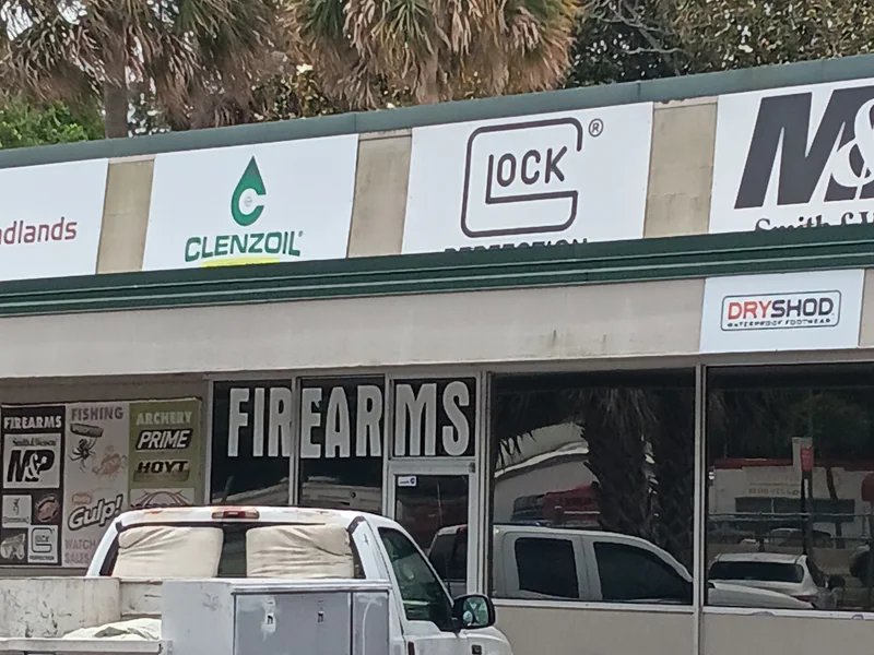 The Southern Sportsman Outlet is a knife store in Jacksonville, Florida featuring Custom, Hunting knives and knife sharpening.