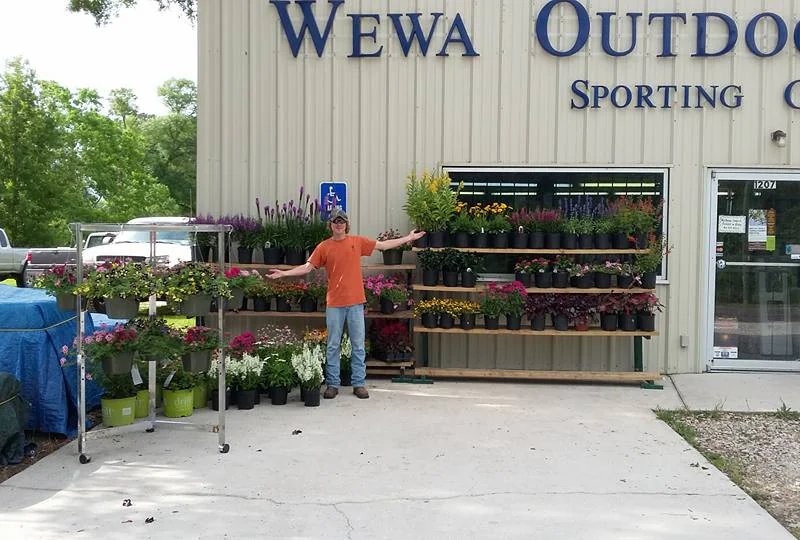 Wewa Outdoors & Pawn LLC is a knife store in Wewahitchka, Florida featuring Custom knives and knife sharpening.