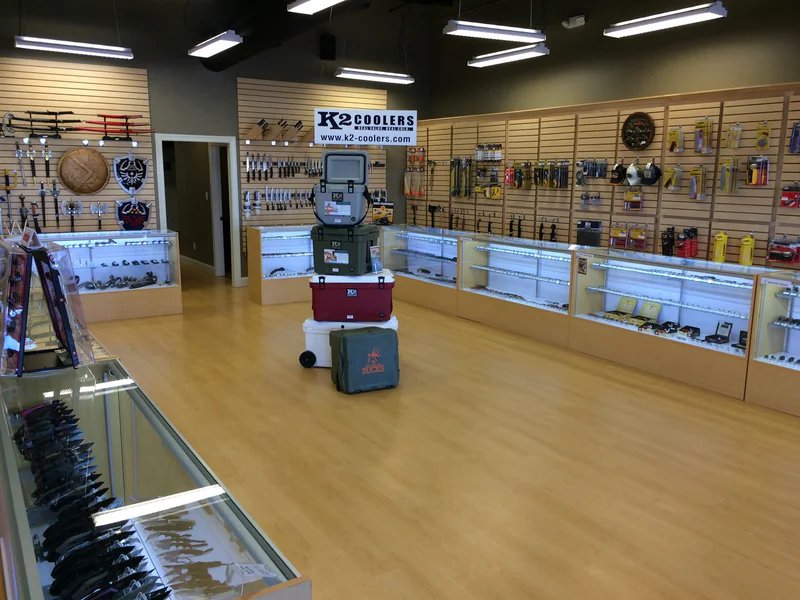 St. Nick's Knives - Athens is a knife store in Addison, Alabama featuring Benchmade, Kershaw, Mac knives and knife sharpening.